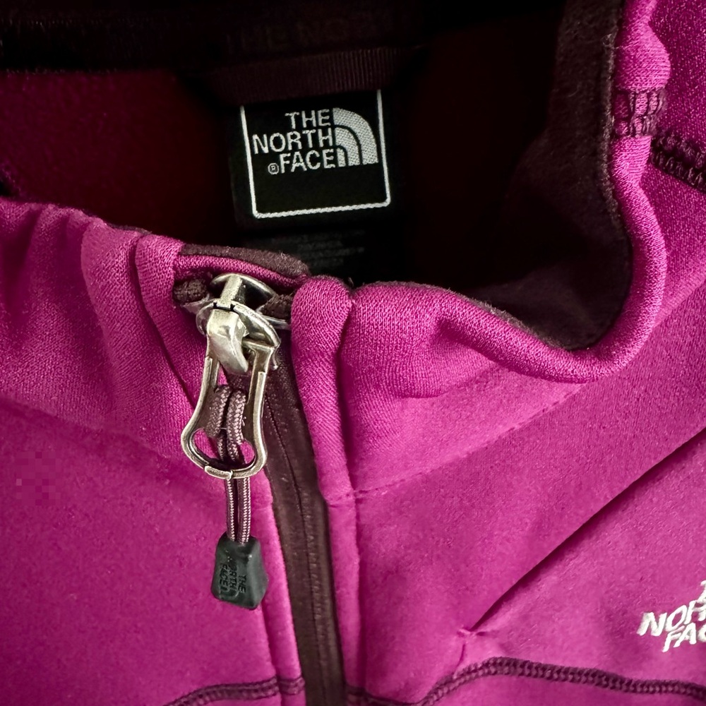 The North Face Women's Large Mulberry colored zip up Jacket - Picture 5 of 7